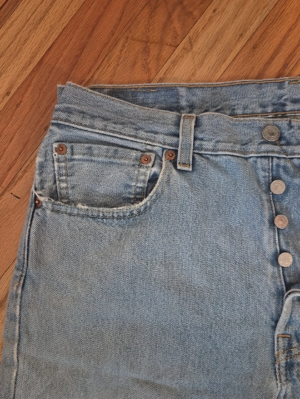 Levis 501 Faded Jeans Mens Sz 33x34 Button Fly Straight Leg Vintage